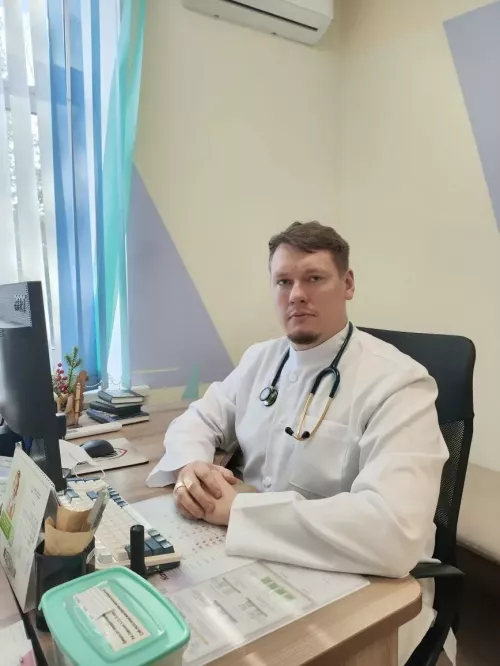 Врач-педиатр Заинской ЦРБ Олег Дубинин объясняет, какие нарушения осанки встречаются у детей