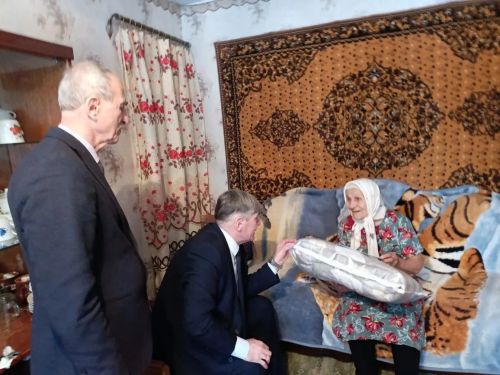 В Заинске с 97-летием поздравили труженицу тыла Марию Корноухову