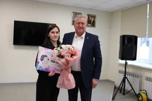 Зәйдә ике хәрби гаиләсендә яңа туган балаларга 100 мең сумлык сертификат тапшырылды