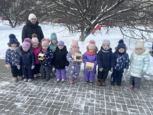 Заинские дошколята сделали кормушки и накормили зимующих птиц