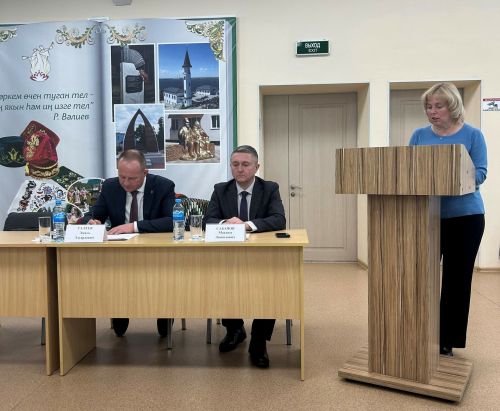 Зәйдә район башкарма комитеты җитәкчесе «Благострой» һәм «Горзеленхоз» оешмалары коллективлары белән очрашты