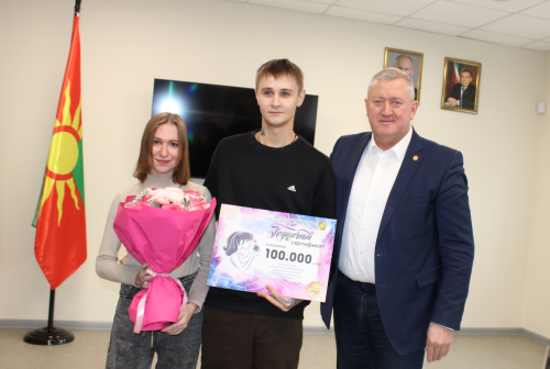 Зәйдә ике хәрби гаиләсендә яңа туган балаларга 100 мең сумлык сертификат тапшырылды