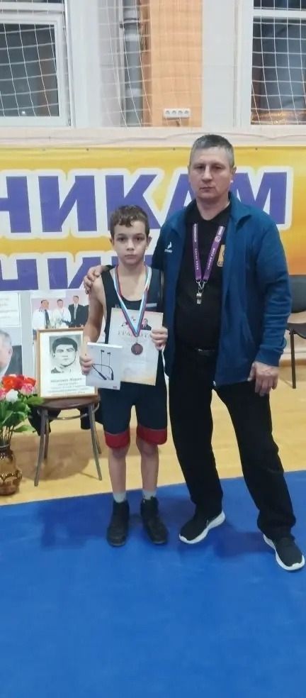Зәй көрәшчеләре Бөгелмәдән җиңүләр белән кайтты