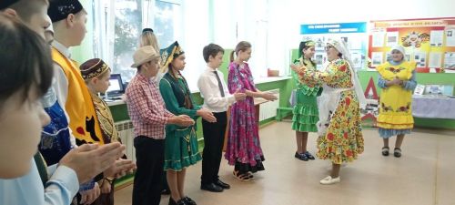 В Верхненалимской школе дан старт Году единства народов России