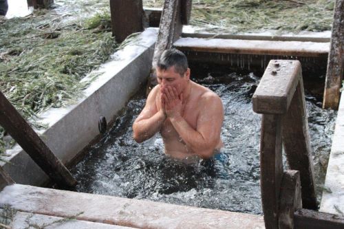 На роднике «Святой ключ» в Заинском районе в праздник Крещения было многолюдно