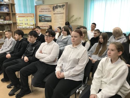 Встреча со спасателями МЧС в Заинске: школьники примерили боевую форму пожарных