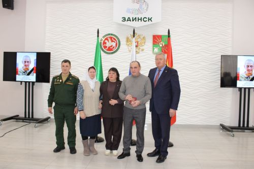 Зәйдә махсус хәрби операциядә һәлак булган геройларның гаиләләренә дәүләт бүләкләре тапшырылды