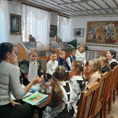 Әтиләр көненә теләкләр галстуклары ясадылар