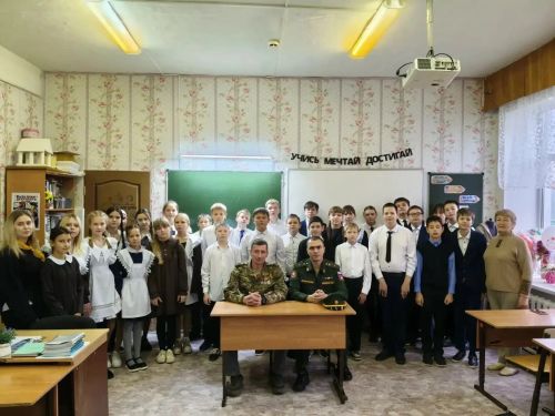 Участники СВО провели «Урок мужества» в школе №5 Заинска