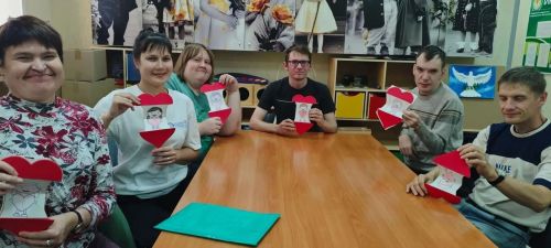 Әтиләргә иҗади бүләк ясадылар