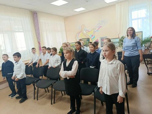 Әтиләр укучылар белән аралашты