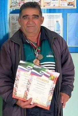 Гади, киң күңелле хезмәт кешесе иде