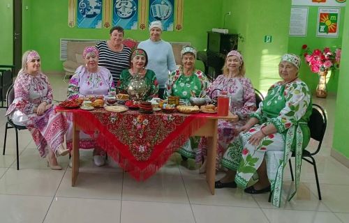 Сотрудники ГДК Мирного организовали праздник «Именины у рябины»