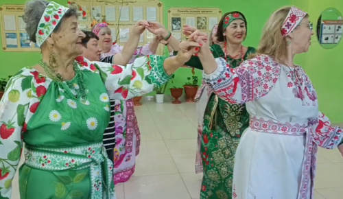 Сотрудники ГДК Мирного организовали праздник «Именины у рябины»