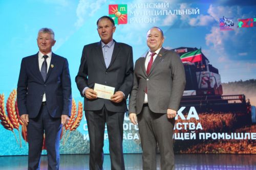 Зәй  игенчеләрен «Уңыш бәйрәме»ндә хөрмәтләделәр: фоторепортаж