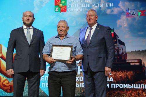 Зәй  игенчеләрен «Уңыш бәйрәме»ндә хөрмәтләделәр: фоторепортаж