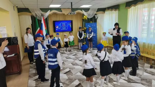 «Алтынчәч» бакчасында Юл хәрәкәте яшь инспекторларының яңа ярдәмчеләрен кабул иттеләр