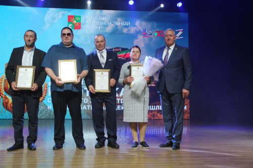 Зәй  игенчеләрен «Уңыш бәйрәме»ндә хөрмәтләделәр: фоторепортаж