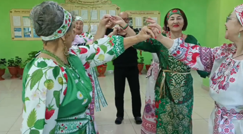 Сотрудники ГДК Мирного организовали праздник «Именины у рябины»