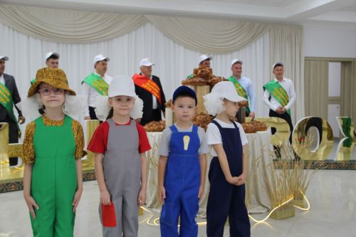 Зәй  игенчеләрен «Уңыш бәйрәме»ндә хөрмәтләделәр: фоторепортаж