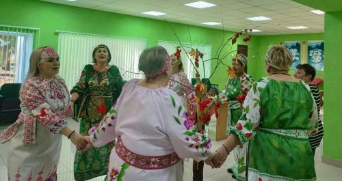 Сотрудники ГДК Мирного организовали праздник «Именины у рябины»