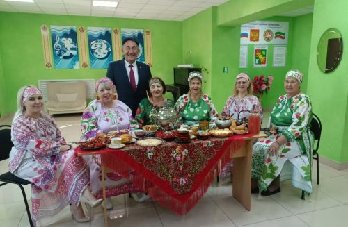 Сотрудники ГДК Мирного организовали праздник «Именины у рябины»