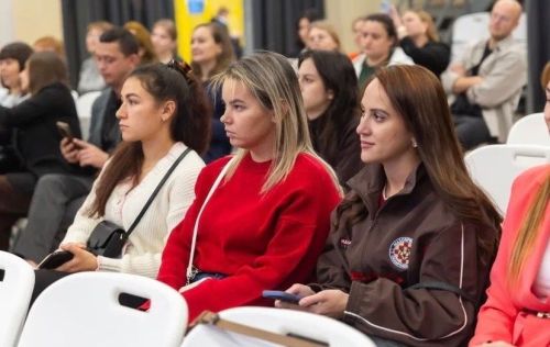 «Молодёжный центр» представили на Слёте молодёжных центров РТ
