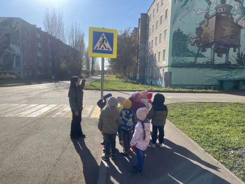 Воспитанники «Алтынчеч» побывали у настоящего светофора