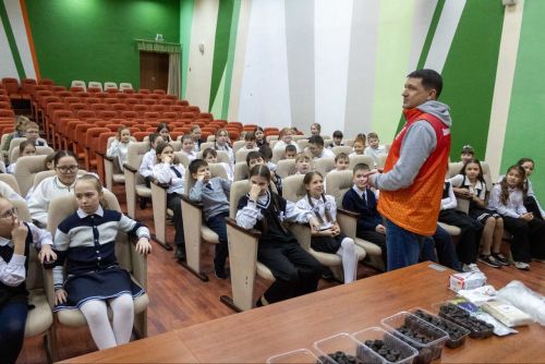 Эко-урок в Заинске от ГРЭС: школьники посадили цветы для Аллеи Памяти