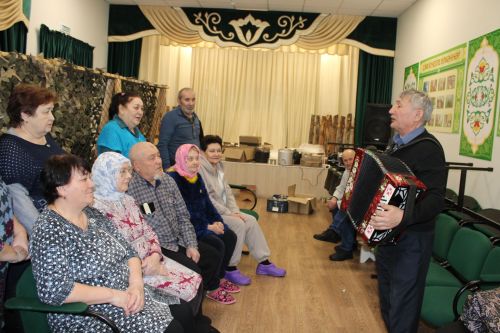 Карманлылар кичләрне маскировка челтәрләре үреп, окоп шәмнәре ясап үткәрә