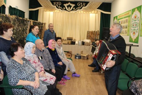 Карманлылар кичләрне маскировка челтәрләре үреп, окоп шәмнәре ясап үткәрә