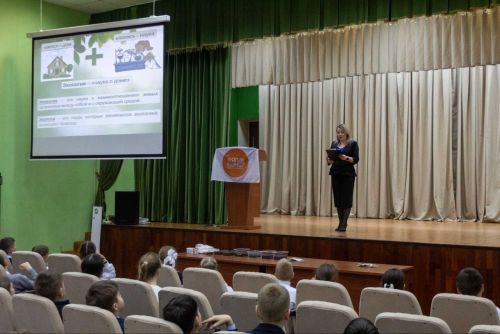 Эко-урок в Заинске от ГРЭС: школьники посадили цветы для Аллеи Памяти