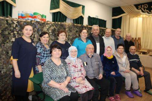 Карманлылар кичләрне маскировка челтәрләре үреп, окоп шәмнәре ясап үткәрә