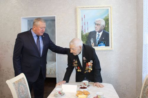 Зәйдә Бөек Ватан сугышы ветеранын Ватанны саклаучылар көне белән котладылар