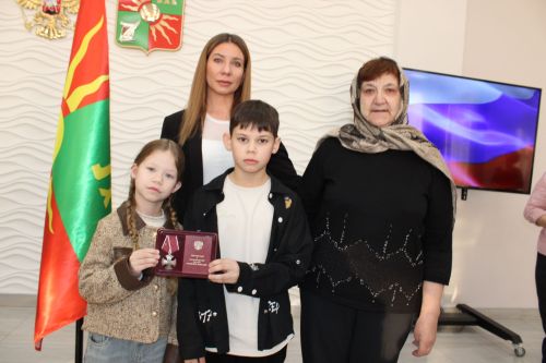 Зәйдә махсус хәрби операциядә һәлак булган геройларның гаиләләренә дәүләт бүләкләре тапшырылды