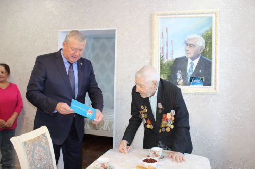 Зәйдә Бөек Ватан сугышы ветеранын Ватанны саклаучылар көне белән котладылар