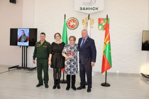 Зәйдә махсус хәрби операциядә һәлак булган геройларның гаиләләренә дәүләт бүләкләре тапшырылды