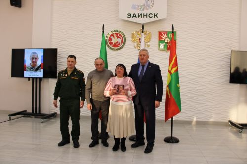 Зәйдә махсус хәрби операциядә һәлак булган геройларның гаиләләренә дәүләт бүләкләре тапшырылды