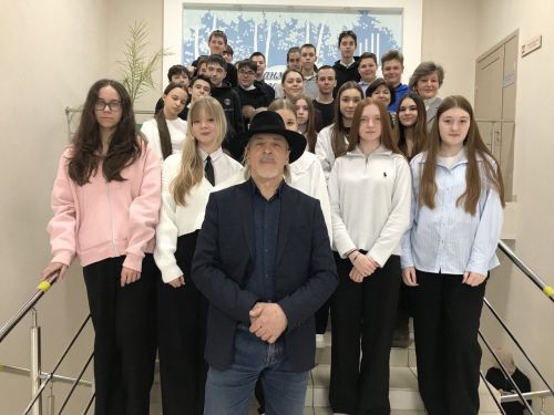 В Заинске школьники встретились с художником и скульптором Фазылом Шиаповым