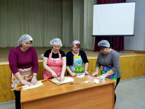 Сәвәләйлеләр хәрбиләргә җибәрү өчен токмач кисә