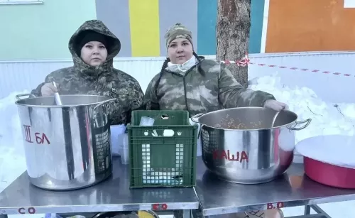 Папы и дети соревновались в силе и ловкости: в «Светлячке» прошел семейный праздник в честь 23 февраля