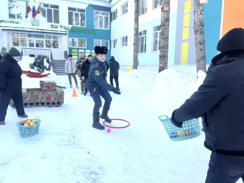 Папы и дети соревновались в силе и ловкости: в «Светлячке» прошел семейный праздник в честь 23 февраля