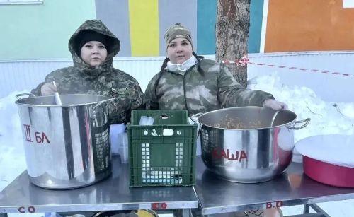 Зәйнең “Якты коңгыз” бакчасында әтиләр һәм балалар җитезлектә ярышты