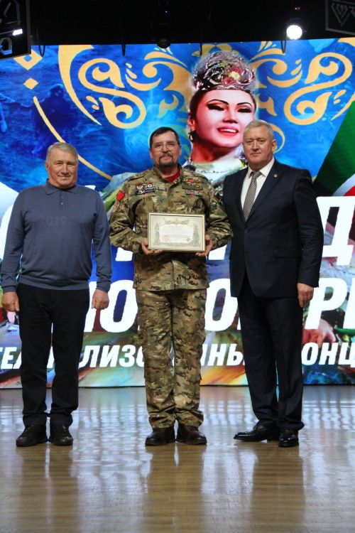 В Заинске торжественно открыли Год патриотизма и единства
