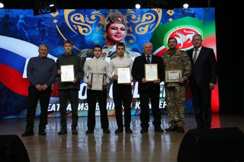 В Заинске торжественно открыли Год патриотизма и единства