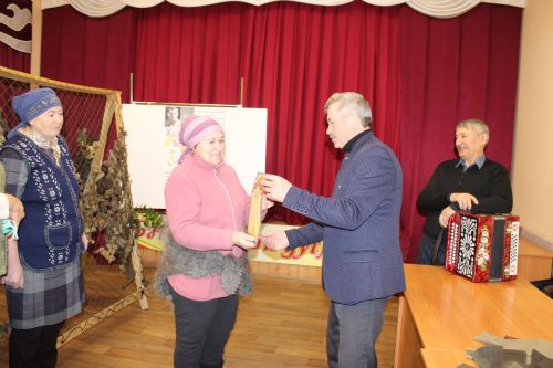 Маскировка челтәрләре үрүче Түбән Лоҗы апалары: “Безнең өчен аларның һәркайсы кадерле”