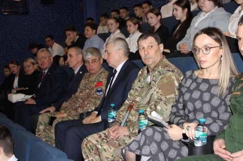 Зәйдә хәрбиләр белән очрашуда махсус хәрби операция ветеранына медаль тапшырылды