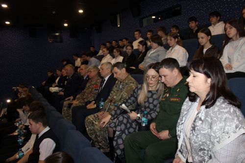 Зәйдә хәрбиләр белән очрашуда махсус хәрби операция ветеранына медаль тапшырылды