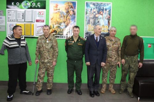 Зәйдә хәрбиләр белән очрашуда махсус хәрби операция ветеранына медаль тапшырылды