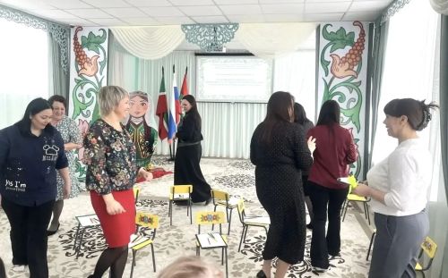 Зәйдә тәрбияче-педагоглар татар телен популярлаштыру турында фикерләште